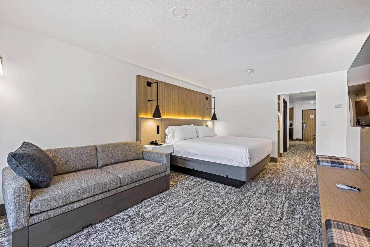 The Evergreen Hotel ماكول المظهر الخارجي الصورة