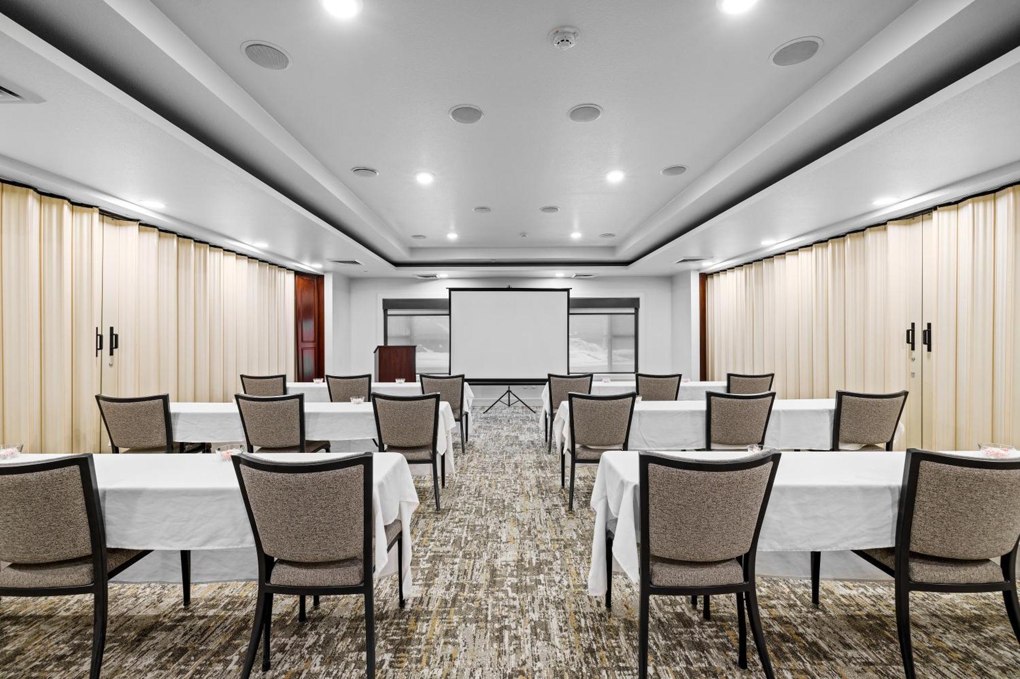 The Evergreen Hotel ماكول المظهر الخارجي الصورة