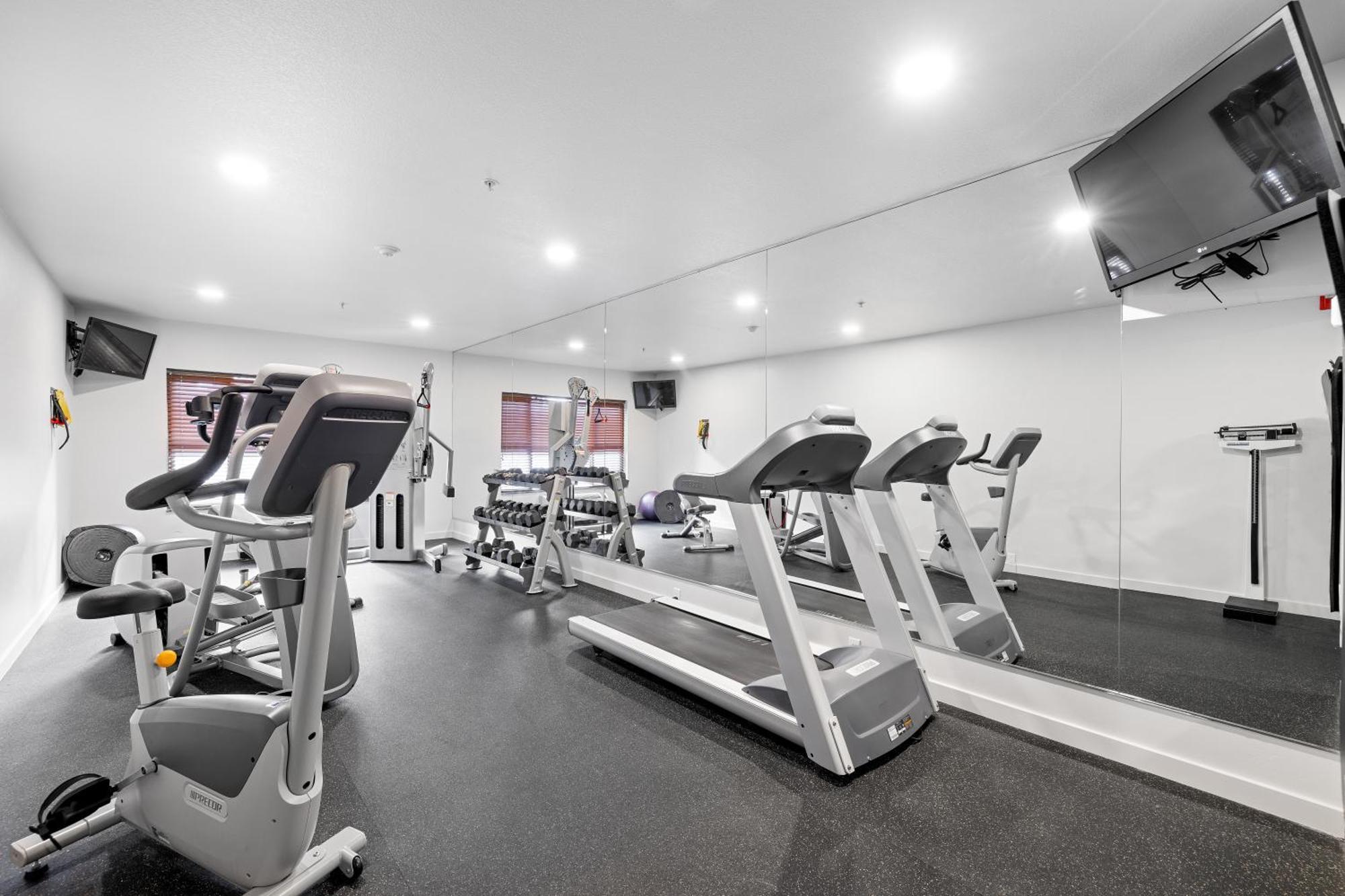 The Evergreen Hotel ماكول المظهر الخارجي الصورة