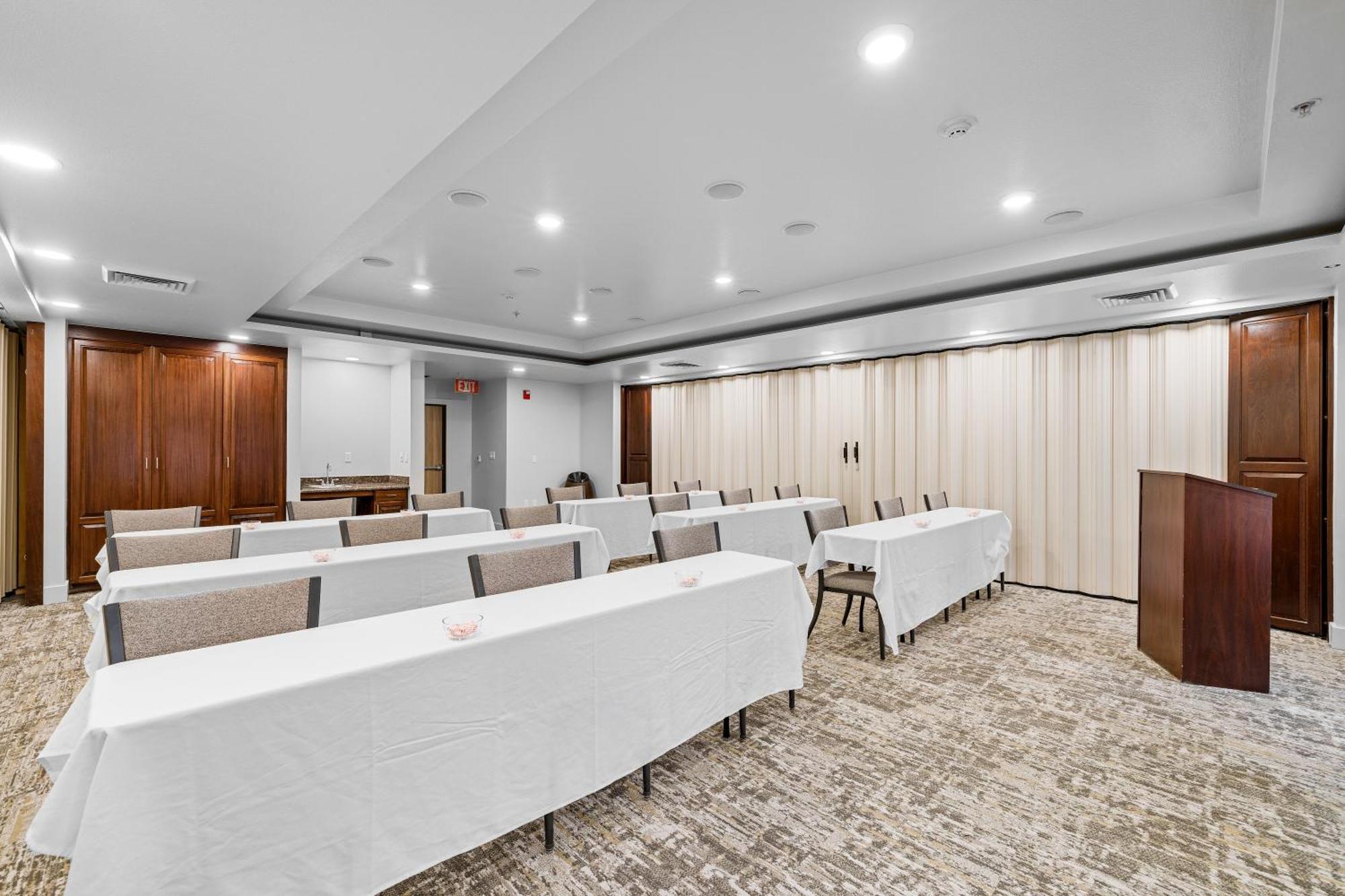 The Evergreen Hotel ماكول المظهر الخارجي الصورة